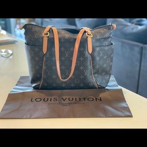 Louis Vuitton Monogram Totally MM